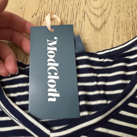New ModCloth Women’s XXS Navy White Striped High‎ Low Tank Top - Picture 2 of 8